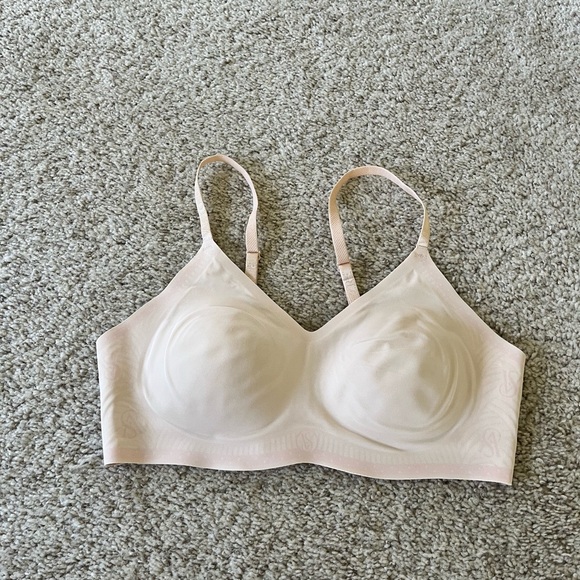 Victoria’s Secret Lightly Lined Wireless Comfort Bra - Picture 1 of 3